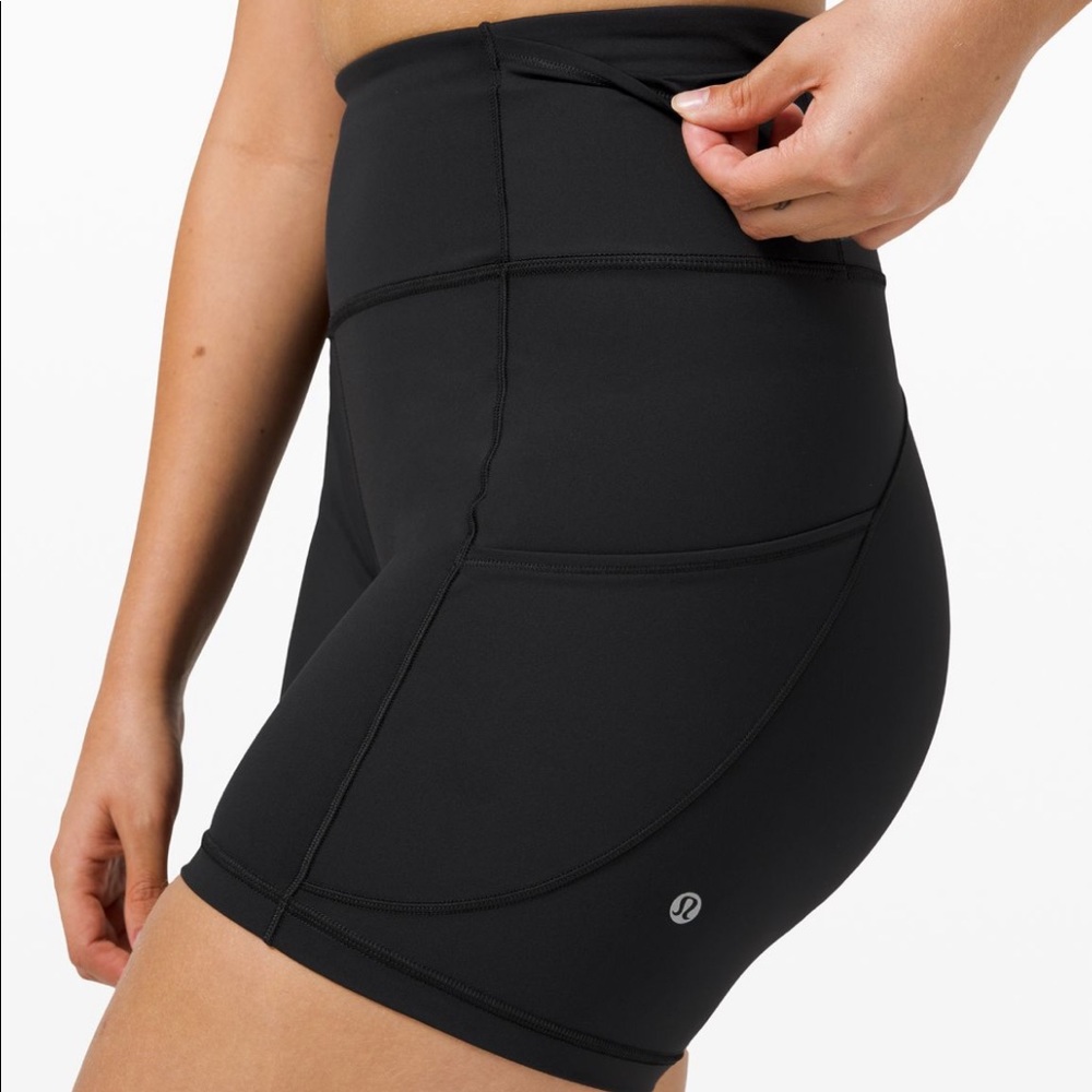 Fast and free non-reflective black shorts